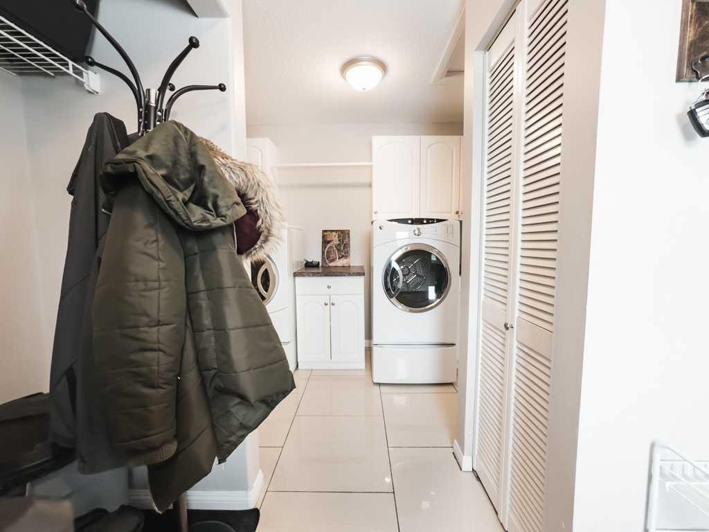 10705 101 Avenue, La Crete, AB - Indoor Photo Showing Laundry Room