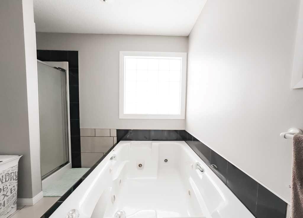 10705 101 Avenue, La Crete, AB - Indoor Photo Showing Bathroom