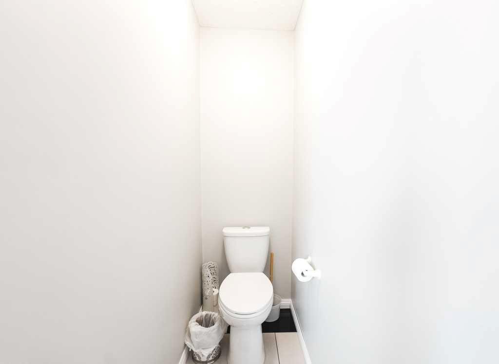 10705 101 Avenue, La Crete, AB - Indoor Photo Showing Bathroom