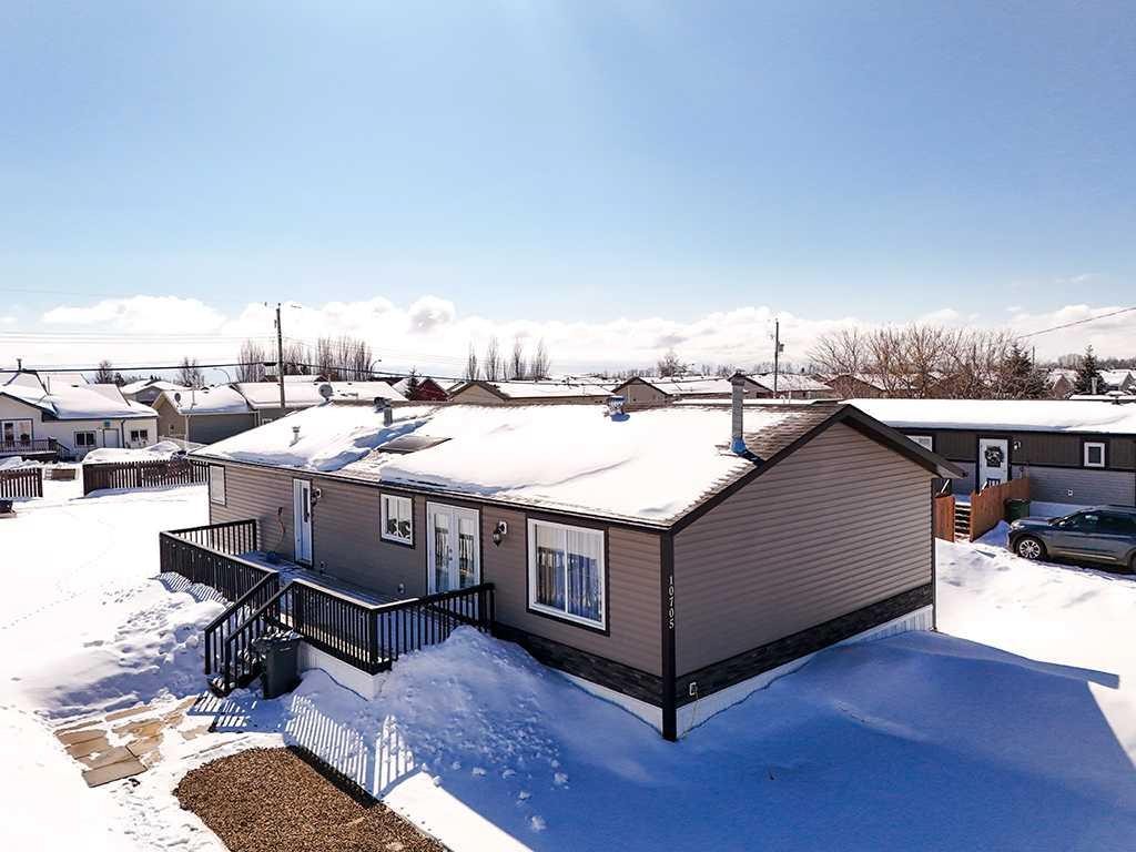10705 101 Avenue, La Crete, AB - Outdoor