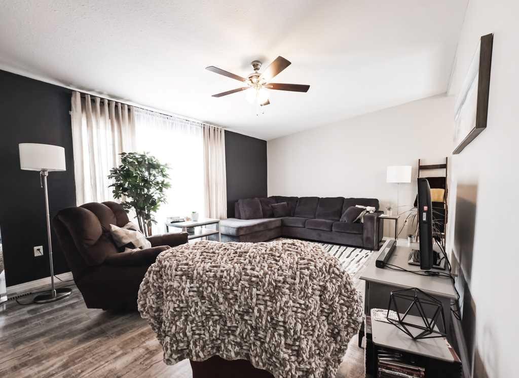 10705 101 Avenue, La Crete, AB - Indoor