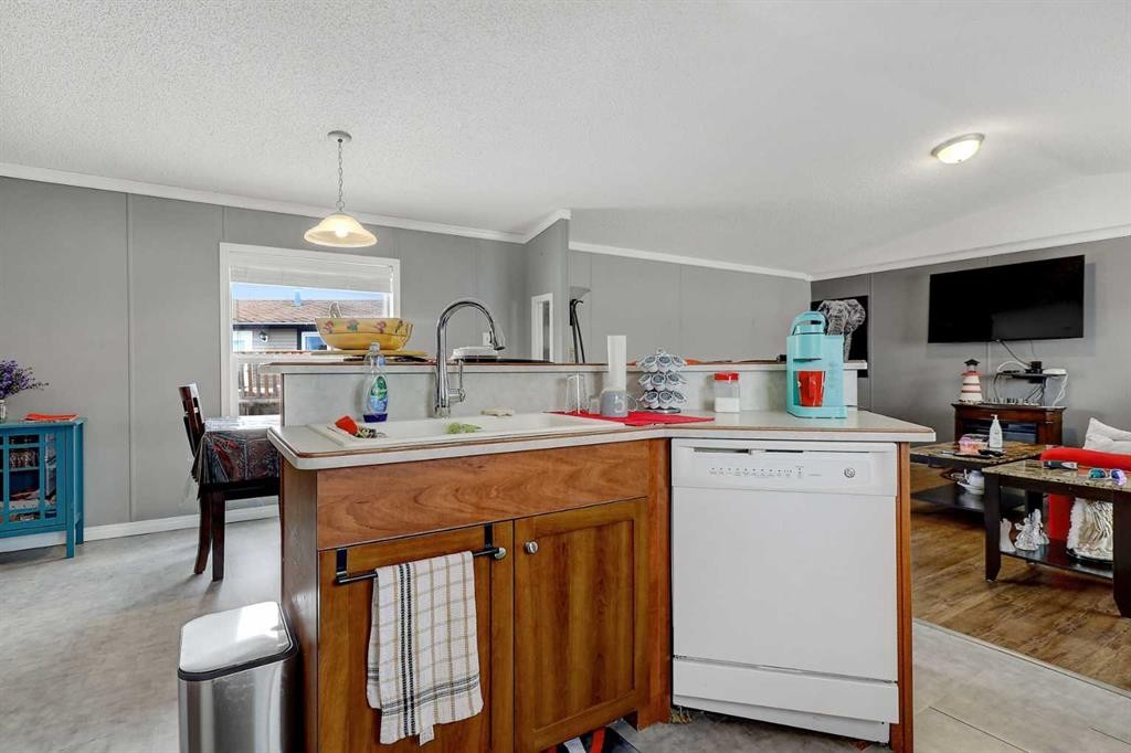 8930 89St, Grande Prairie, AB - Indoor Photo Showing Kitchen