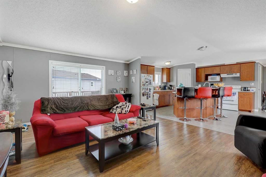 8930 89St, Grande Prairie, AB - Indoor Photo Showing Living Room