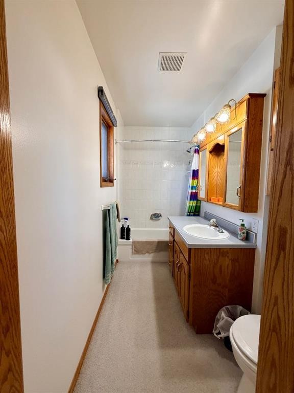 9202 95 Ave, La Crete, AB - Indoor Photo Showing Bathroom