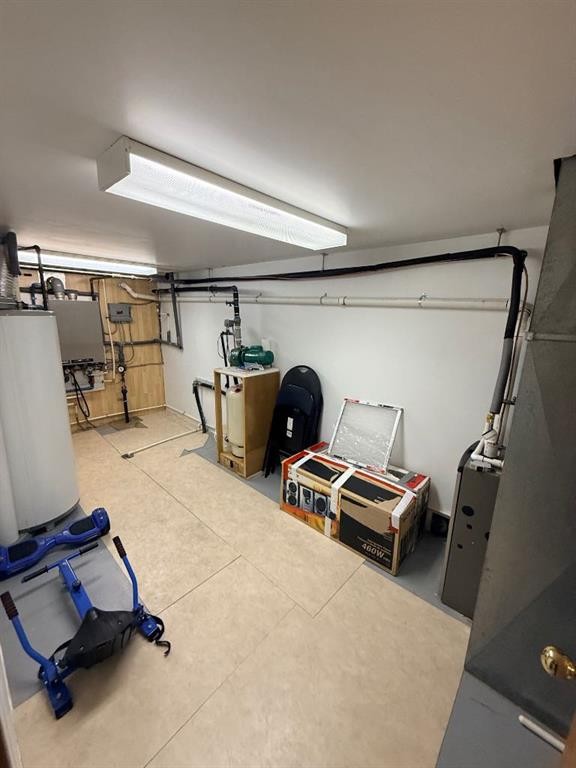 9202 95 Ave, La Crete, AB - Indoor Photo Showing Garage