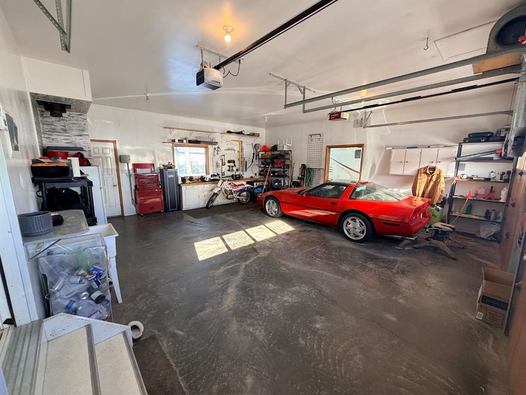 9202 95 Ave, La Crete, AB - Indoor Photo Showing Garage