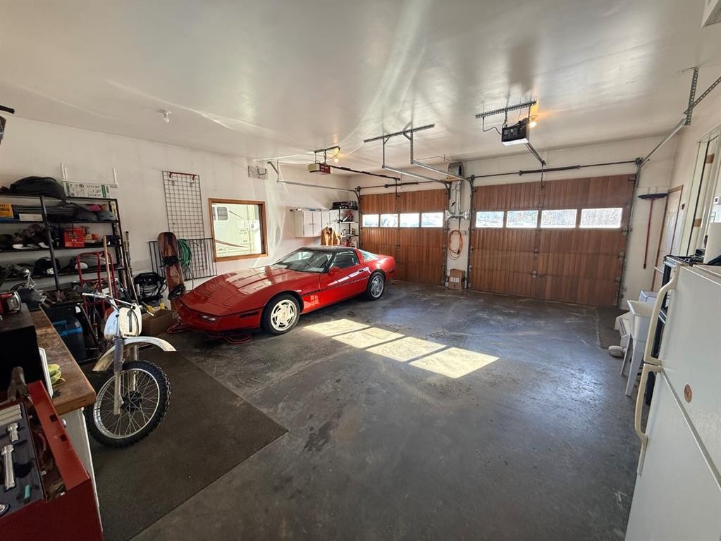 9202 95 Ave, La Crete, AB - Indoor Photo Showing Garage