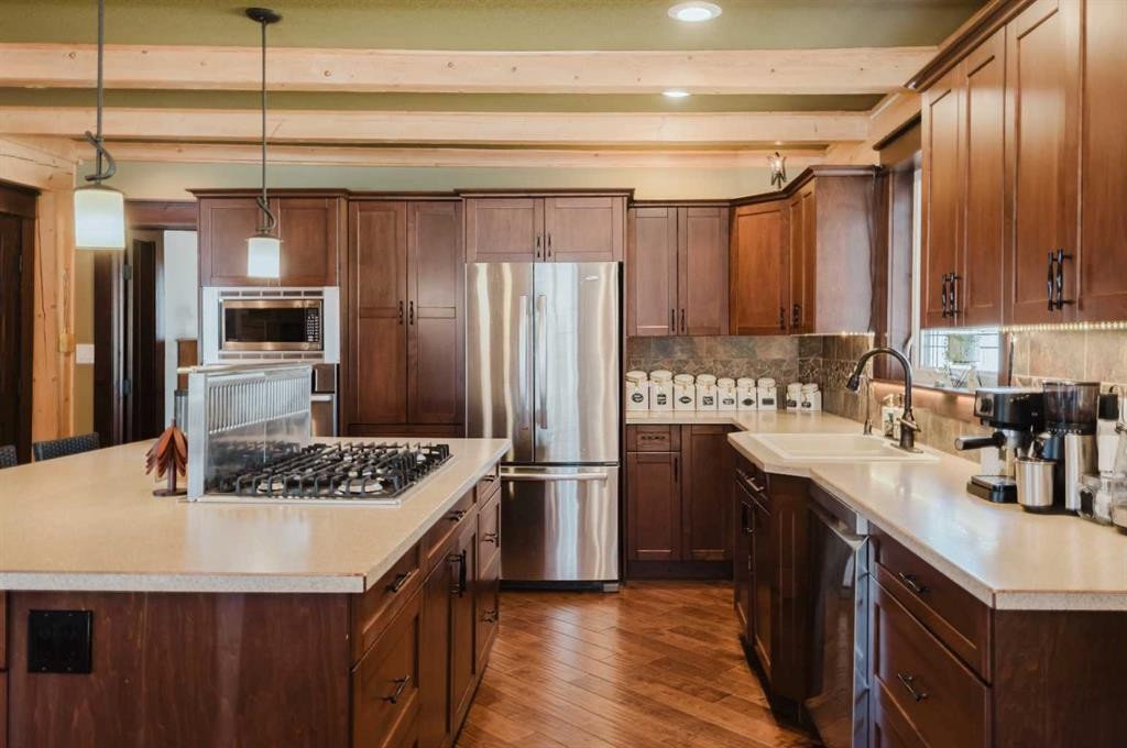 69479 Rr72, Grovedale, AB - Indoor Photo Showing Kitchen With Upgraded Kitchen