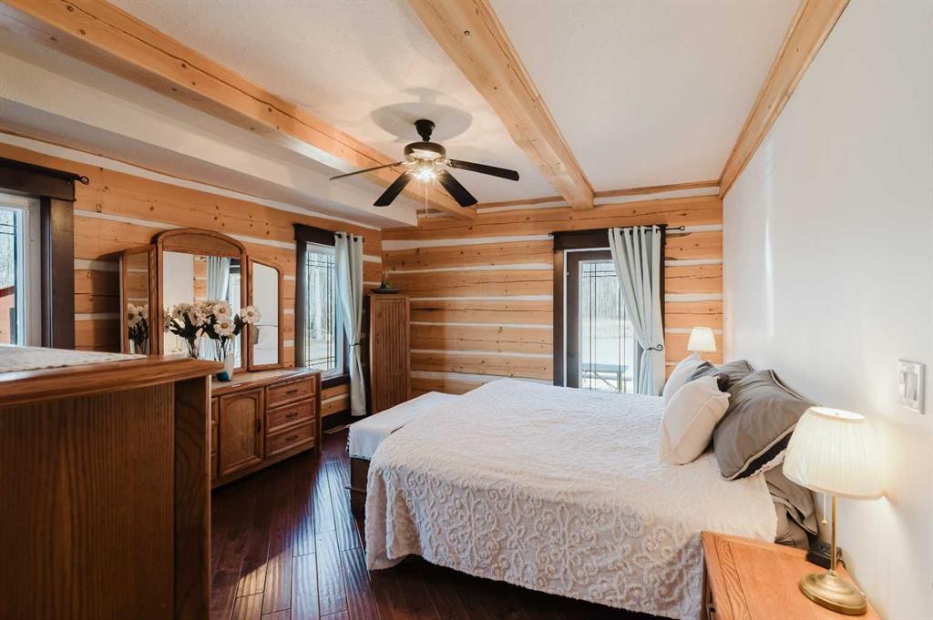 69479 Rr72, Grovedale, AB - Indoor Photo Showing Bedroom