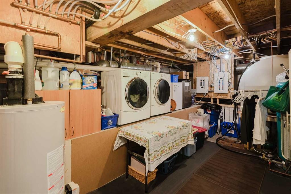 69479 Rr72, Grovedale, AB - Indoor Photo Showing Laundry Room