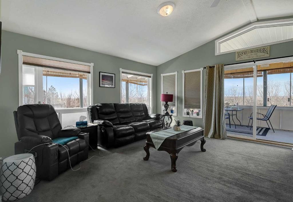 308 11Th Avenue, Beaverlodge, AB - Indoor Photo Showing Living Room