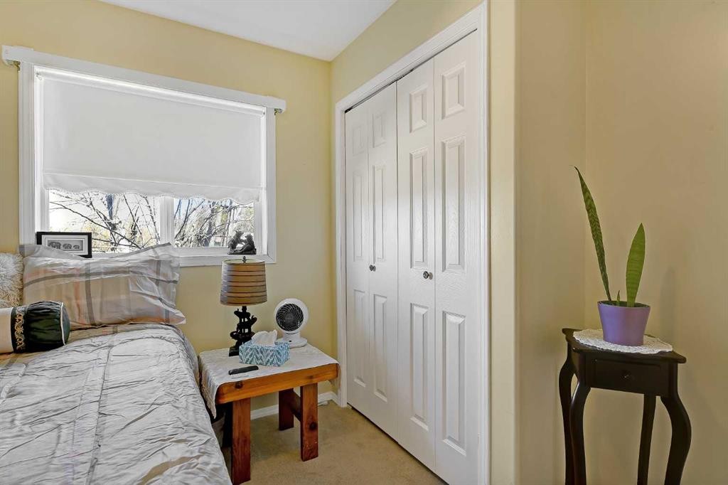 308 11Th Avenue, Beaverlodge, AB - Indoor Photo Showing Bedroom