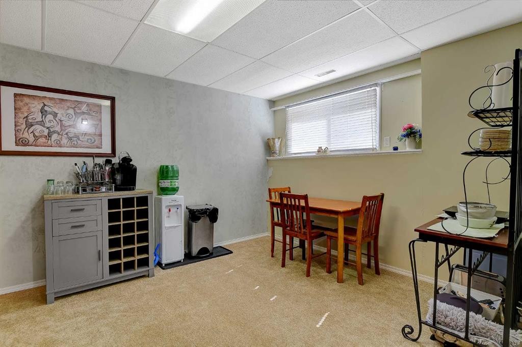 308 11Th Avenue, Beaverlodge, AB - Indoor
