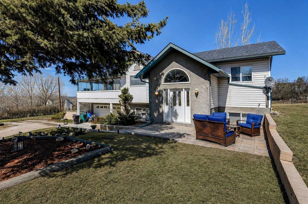 308 11Th Avenue, Beaverlodge, AB - Outdoor