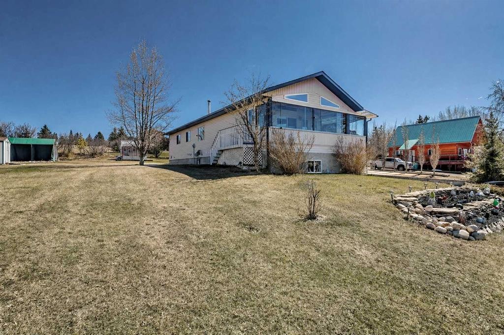 308 11Th Avenue, Beaverlodge, AB - Outdoor