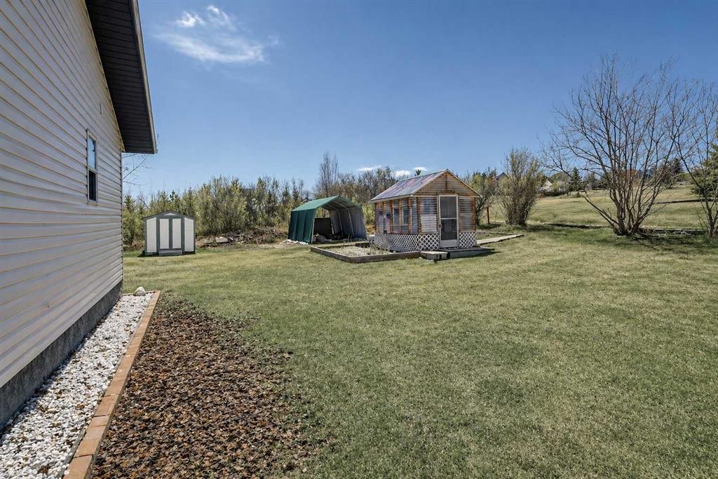 308 11Th Avenue, Beaverlodge, AB - Outdoor
