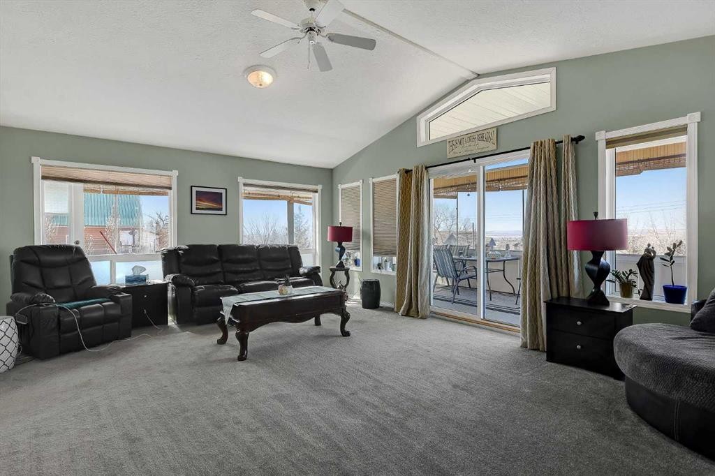 308 11Th Avenue, Beaverlodge, AB - Indoor Photo Showing Living Room