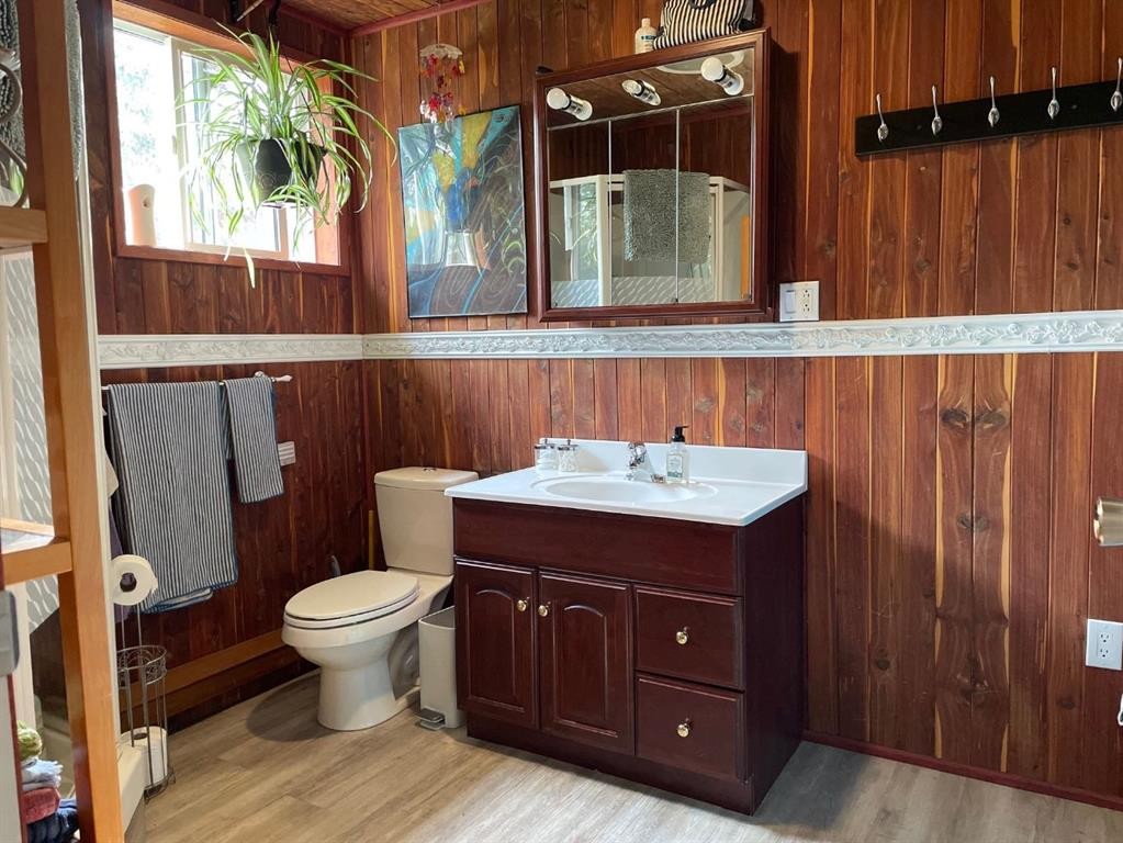 7923 Range Road 73, Rural Saddle Hills County, AB - Indoor Photo Showing Bathroom