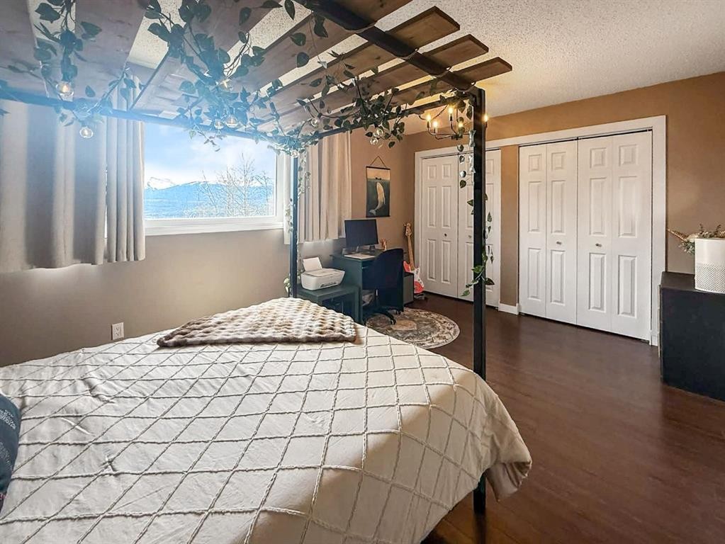49 97Th Avenue, Grande Cache, AB - Indoor Photo Showing Bedroom