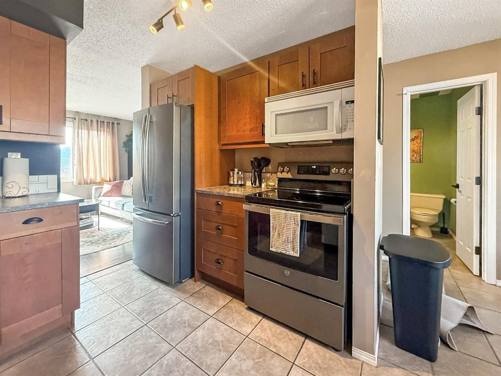 49 97Th Avenue, Grande Cache, AB - Indoor Photo Showing Kitchen