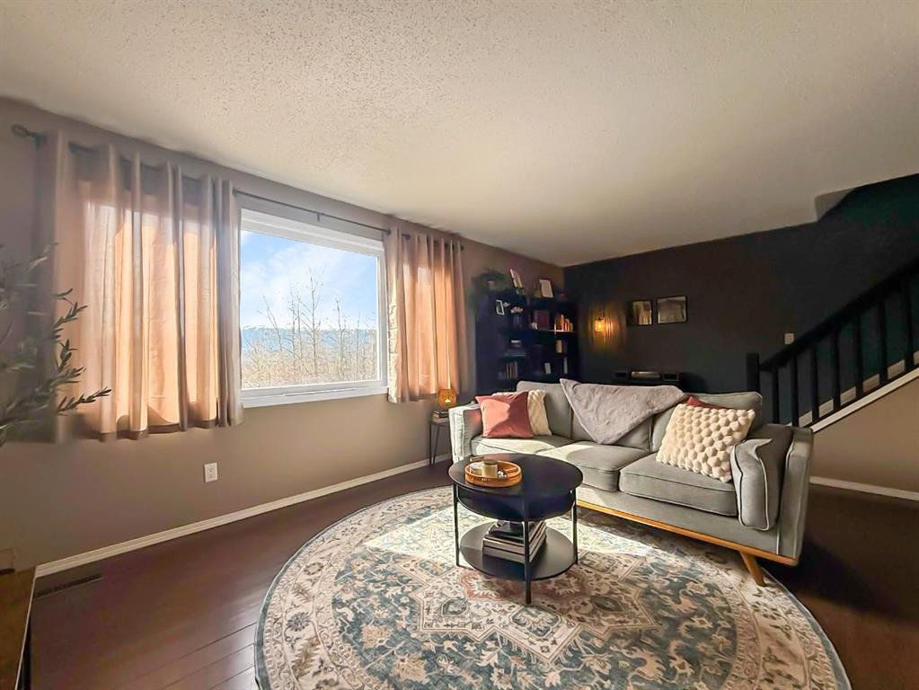 49 97Th Avenue, Grande Cache, AB - Indoor Photo Showing Living Room