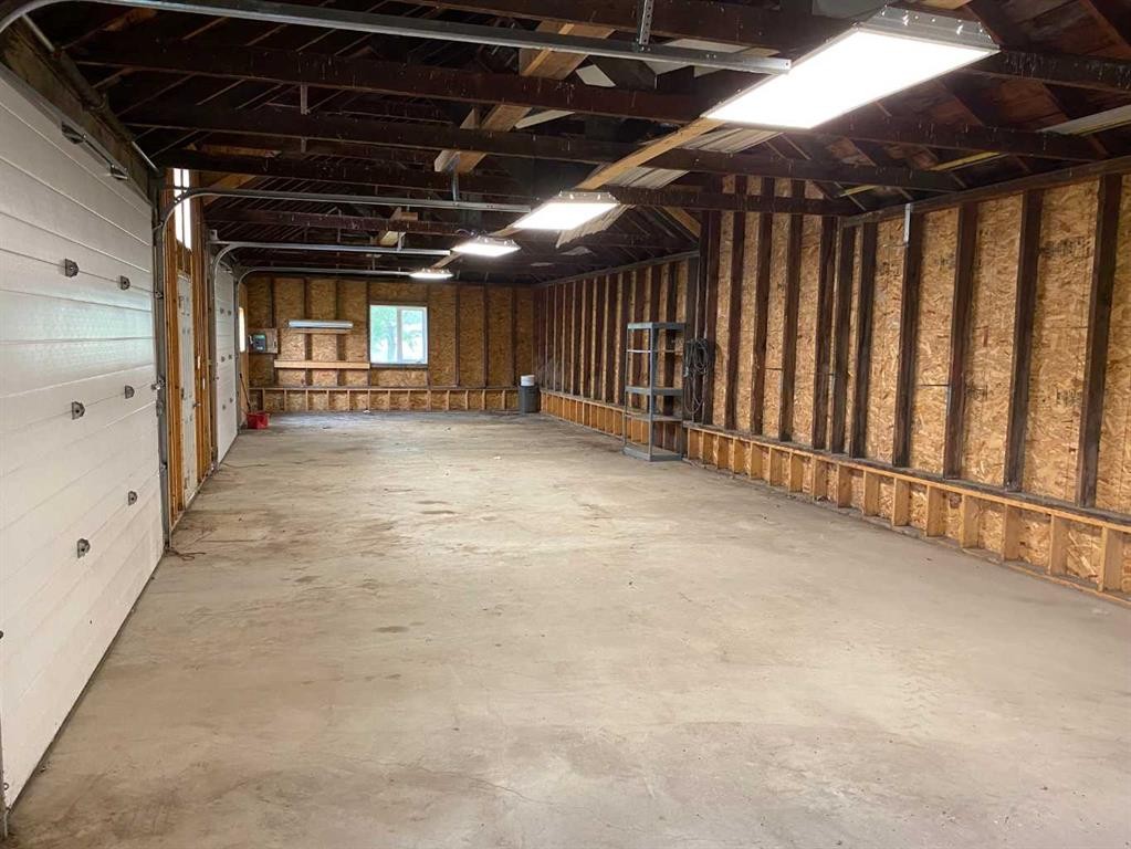 60037 Twp Rd 725, Clairmont, AB - Indoor