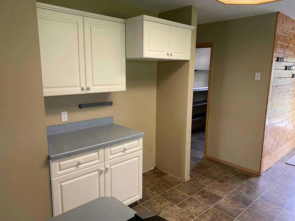 60037 Twp Rd 725, Clairmont, AB - Indoor