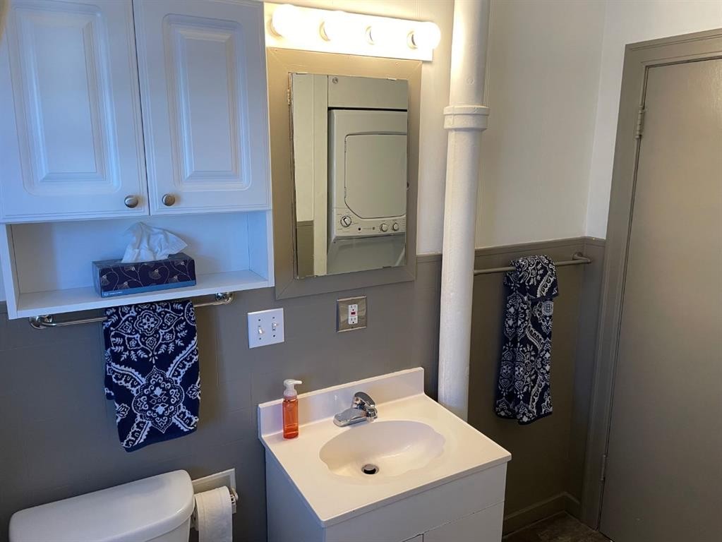 11208 102 Avenue, Fairview, AB - Indoor Photo Showing Bathroom
