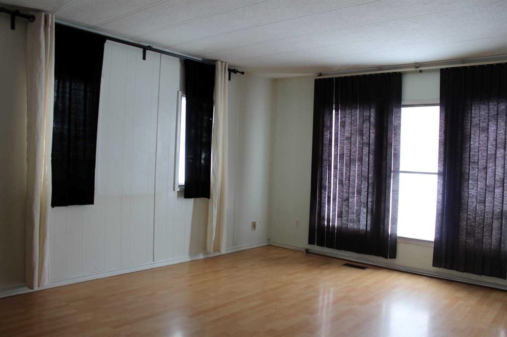 101 7Th Avenue Se, Manning, AB - Indoor Photo Showing Other Room
