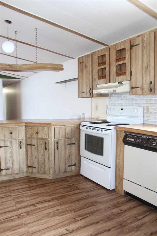 202 7Th Avenue Se, Manning, AB - Indoor Photo Showing Kitchen