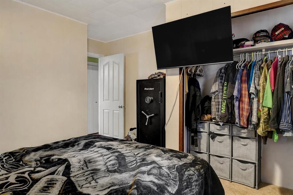 10011 95 Avenue, Wembley, AB - Indoor Photo Showing Bedroom
