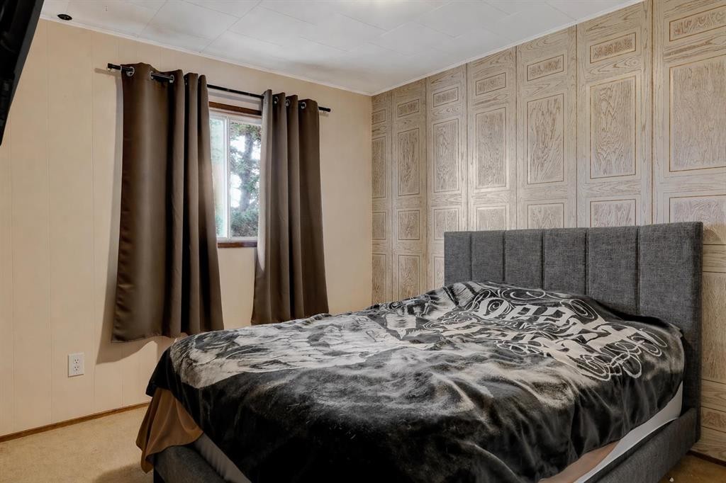 10011 95 Avenue, Wembley, AB - Indoor Photo Showing Bedroom