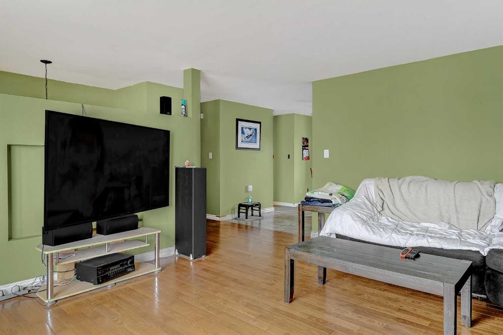 10011 95 Avenue, Wembley, AB - Indoor Photo Showing Living Room