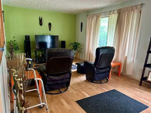 5205 50 Avenue, Grimshaw, AB - Indoor