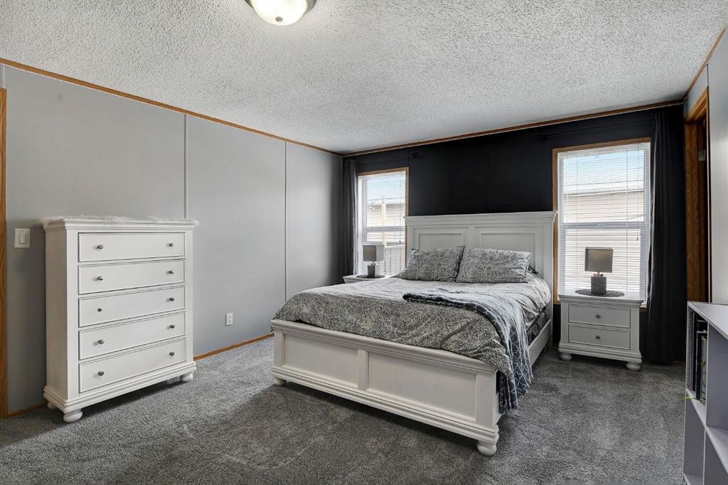 9517 111 Avenue, Clairmont, AB - Indoor Photo Showing Bedroom