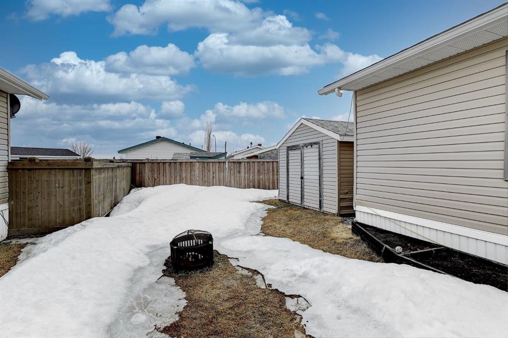 9517 111 Avenue, Clairmont, AB - Outdoor