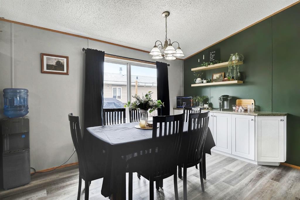 9517 111 Avenue, Clairmont, AB - Indoor Photo Showing Dining Room