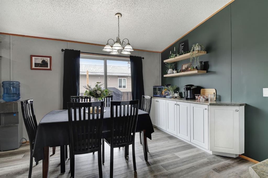 9517 111 Avenue, Clairmont, AB - Indoor Photo Showing Dining Room