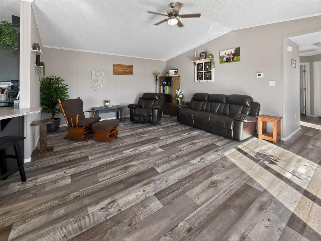 Blumenort Road, Rural Mackenzie County, AB - Indoor Photo Showing Living Room