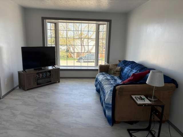 4418 54 Avenue, Valleyview, AB - Indoor Photo Showing Living Room