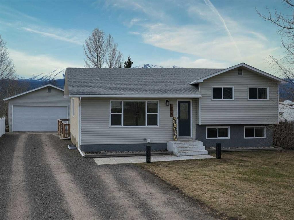 10833 99 Avenue, Grande Cache, AB - Outdoor With Facade