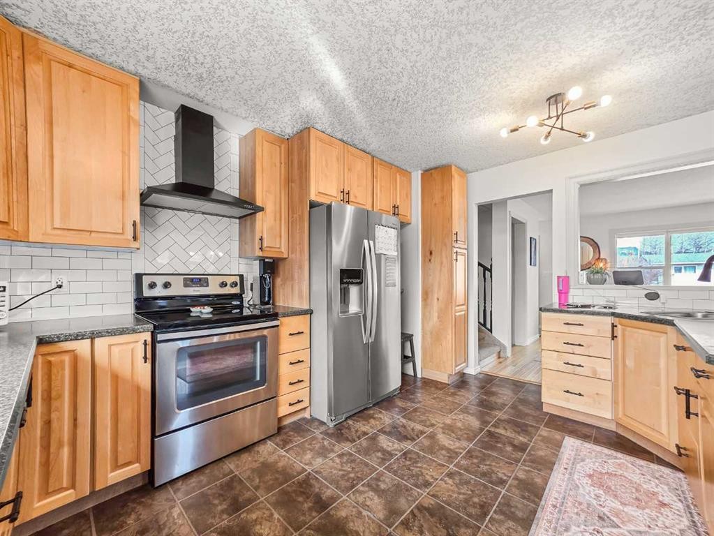 10833 99 Avenue, Grande Cache, AB - Indoor Photo Showing Kitchen