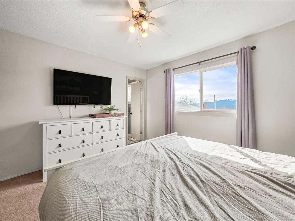 10833 99 Avenue, Grande Cache, AB - Indoor Photo Showing Bedroom