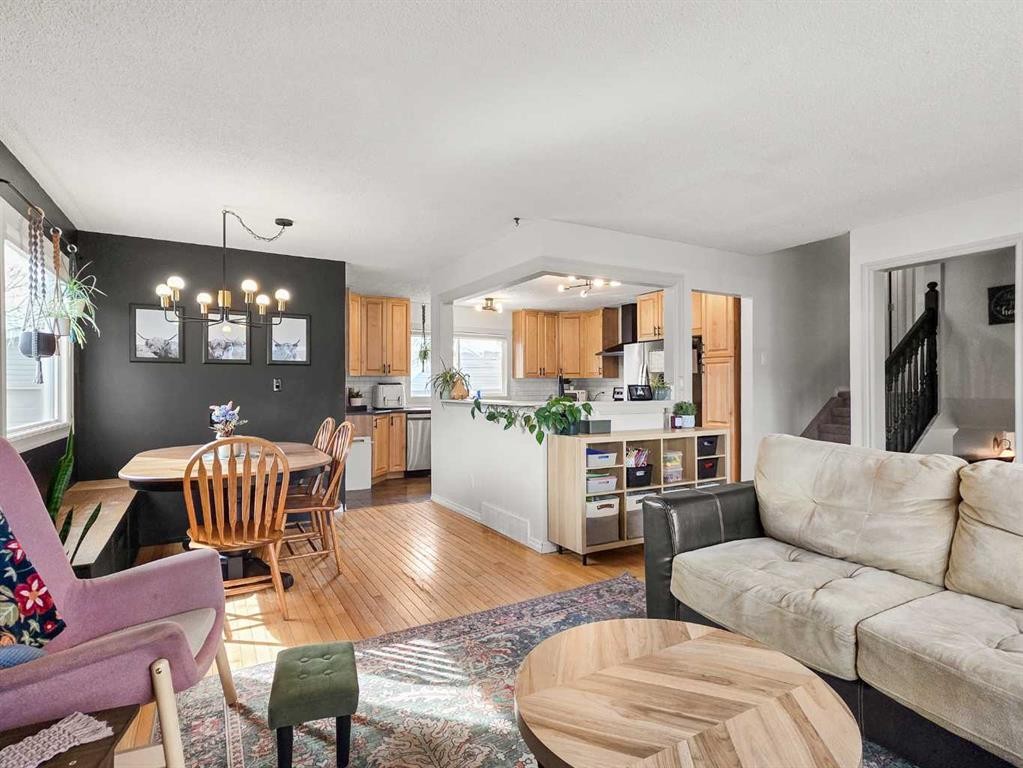 10833 99 Avenue, Grande Cache, AB - Indoor Photo Showing Living Room