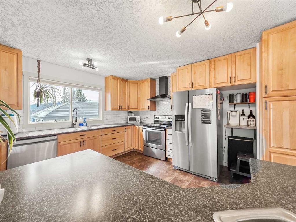 10833 99 Avenue, Grande Cache, AB - Indoor Photo Showing Kitchen