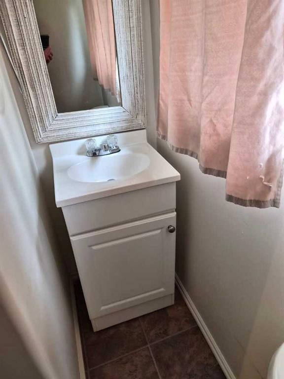 707 3 Avenue, Beaverlodge, AB - Indoor Photo Showing Bathroom