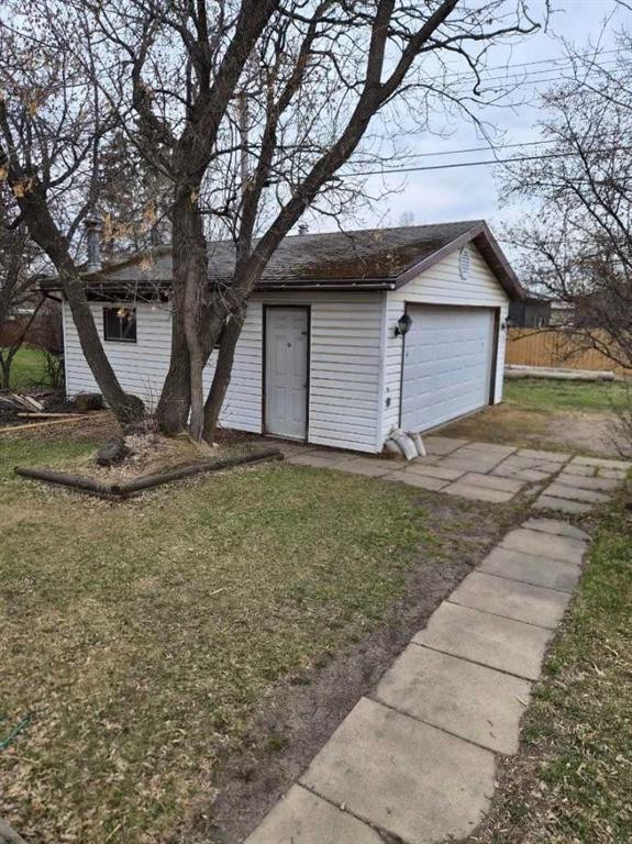 707 3 Avenue, Beaverlodge, AB - Outdoor