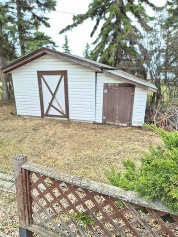707 3 Avenue, Beaverlodge, AB - Outdoor