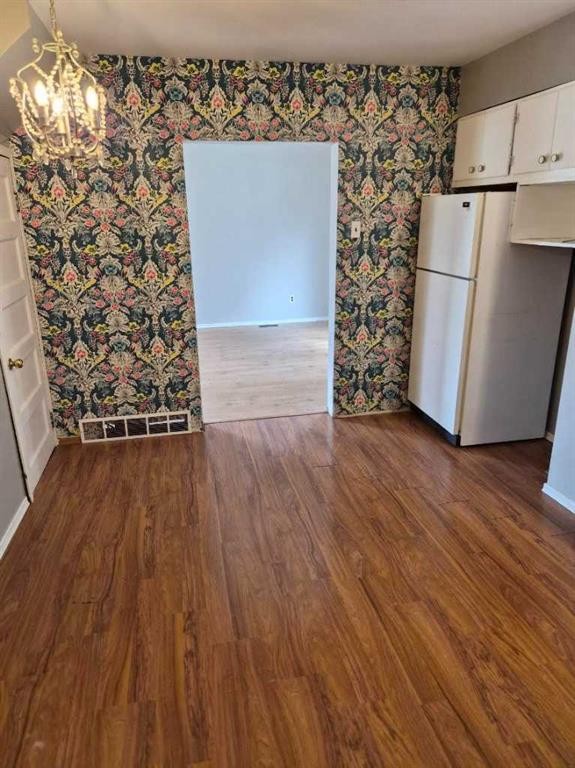 707 3 Avenue, Beaverlodge, AB - Indoor