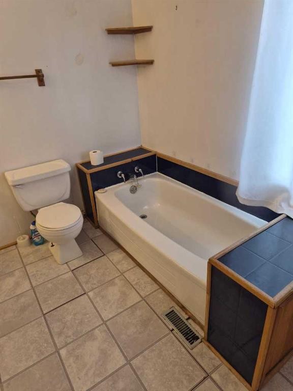 707 3 Avenue, Beaverlodge, AB - Indoor Photo Showing Bathroom